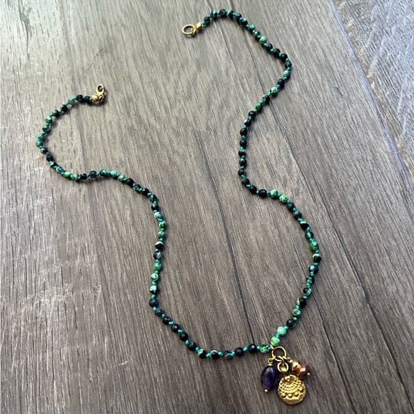 Handmade hand knotted vibrant green agate necklace with charm cluster - Picture 7 of 12